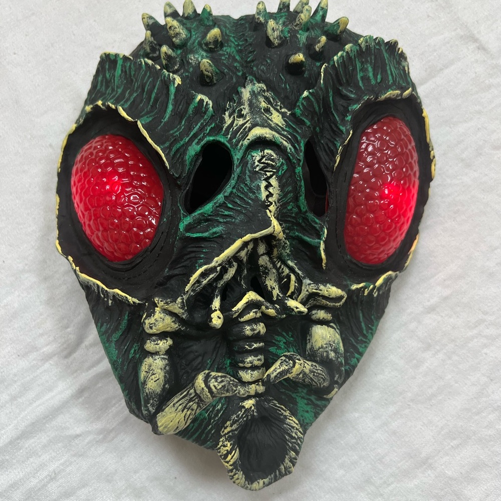 Seasons Fly Latex Head Mask EYES LIGHT UP Animals Scary Halloween Bugs Spooky